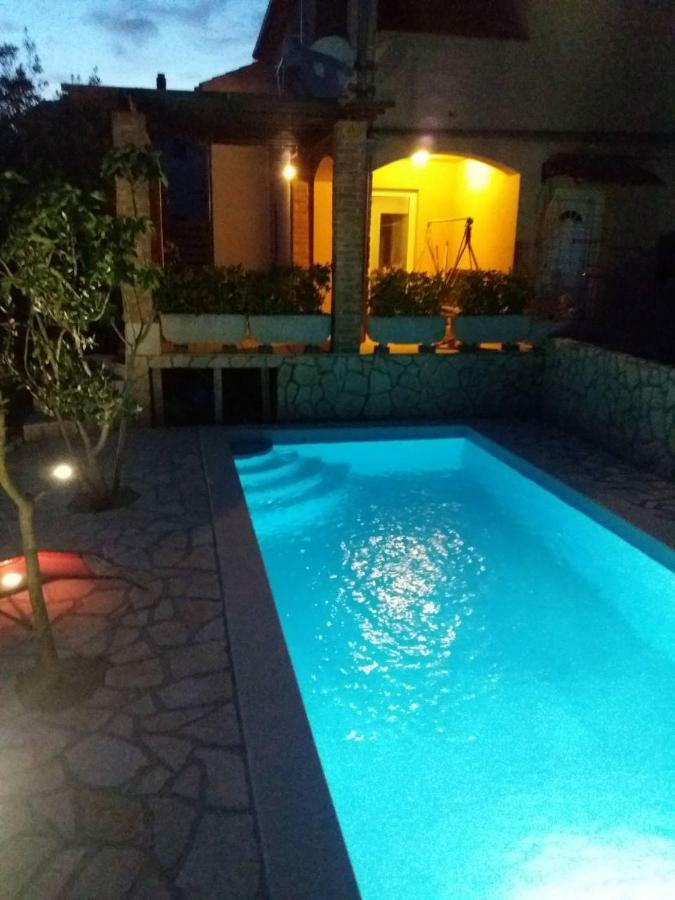 Holiday Apartment Boko Pinezići Buitenkant foto