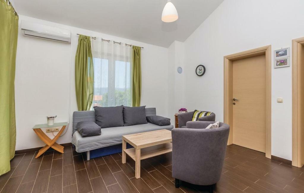 Holiday Apartment Boko Pinezići Buitenkant foto